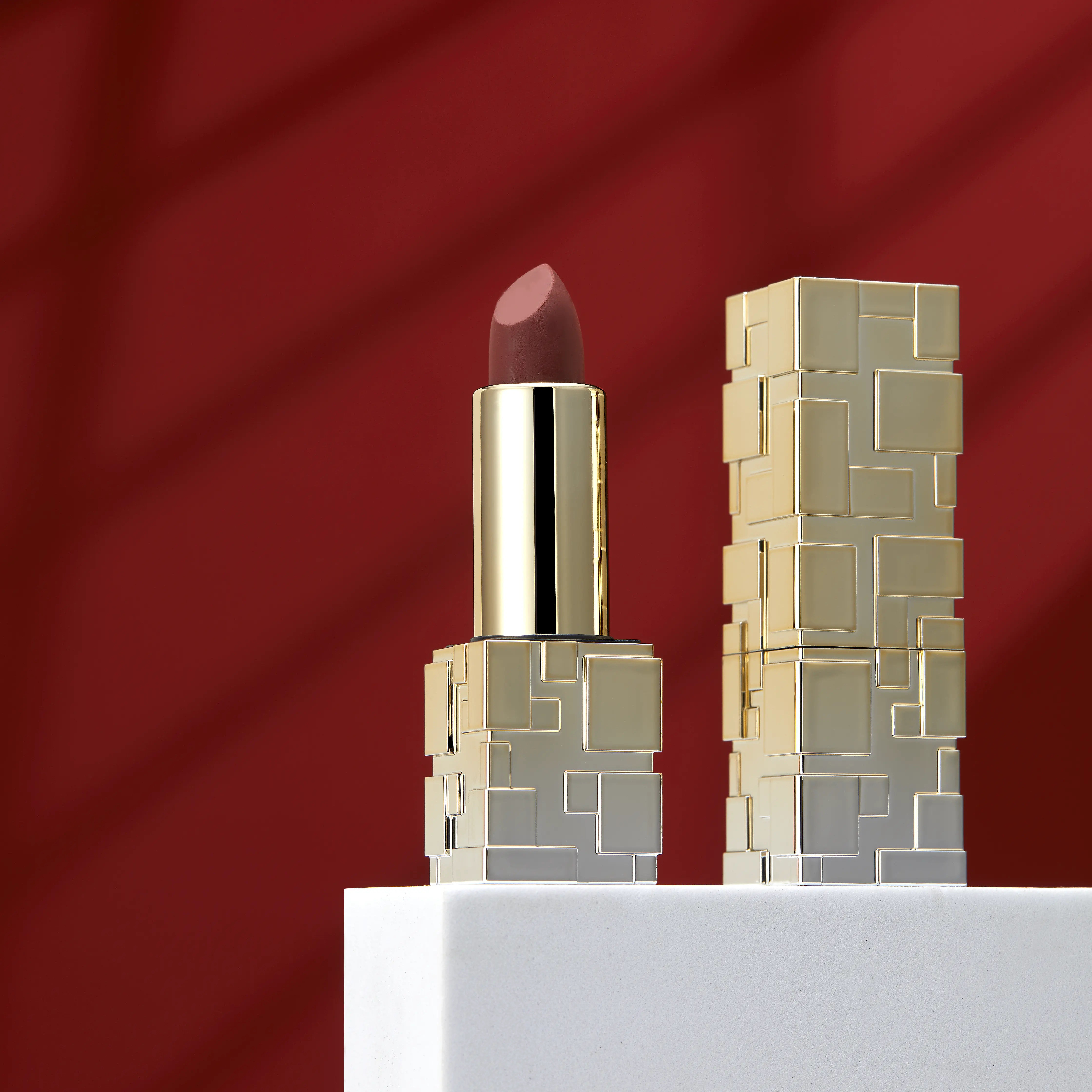 TRIANGLE-HEAD EYEBROW PENCIL